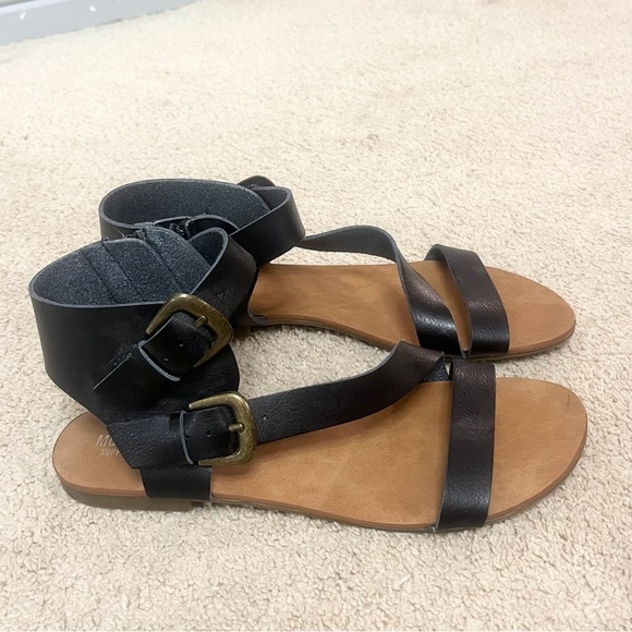Mossimo Strappy Buckle Summer Sandals - Picture 2 of 4